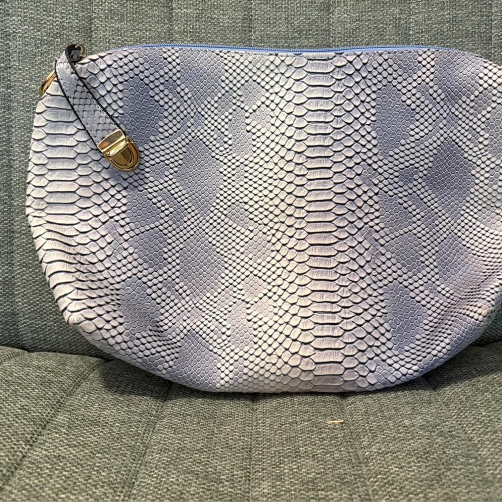 Elegant Snakeskin Pattern Clutch - Grayish blue